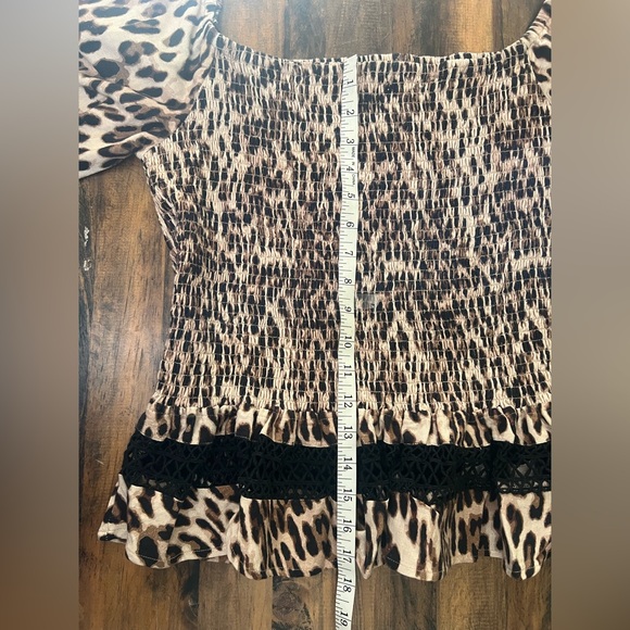 Venus Animal Print Off Shoulder Top with Elastic Bodice - NWOT - Size L - Picture 11 of 15